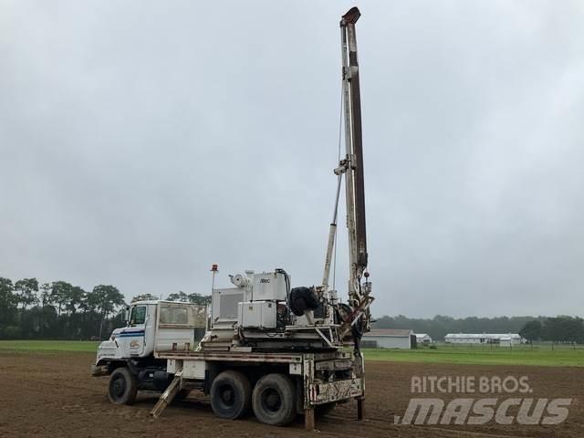 Mack DMM6906S Mobil fúró teherautók