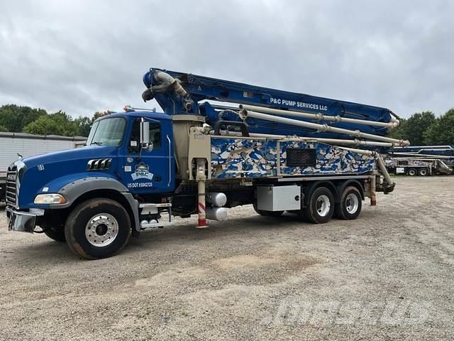 Mack GR64B Betonpumpák