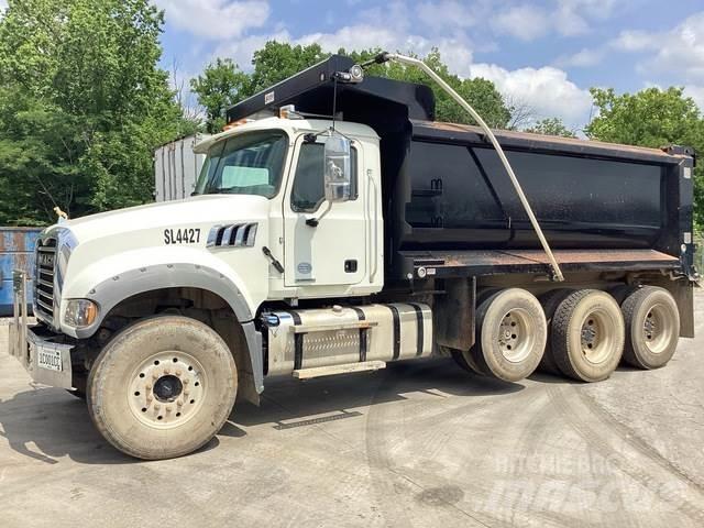 Mack GR64F Billenő teherautók