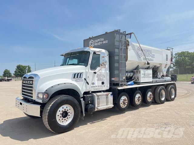 Mack GR64F Betonkeverők/Betonpumpák