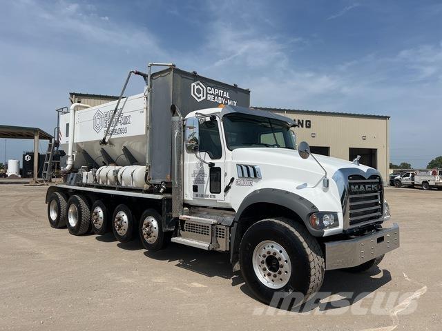 Mack GR64F Betonkeverők/Betonpumpák