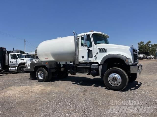Mack GU432 Tartályos teherautók