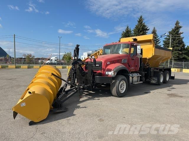 Mack GU433 Hóeltakarítók