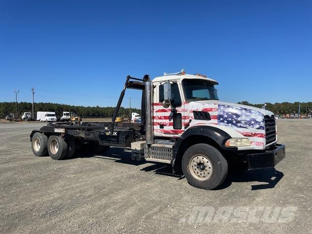 Mack GU533 Horgos rakodó teherautók