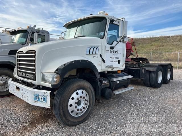 Mack GU713 Nyergesvontatók
