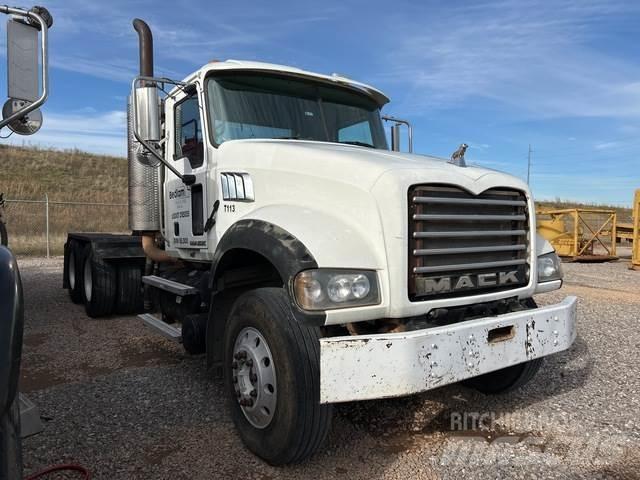 Mack GU713 Nyergesvontatók