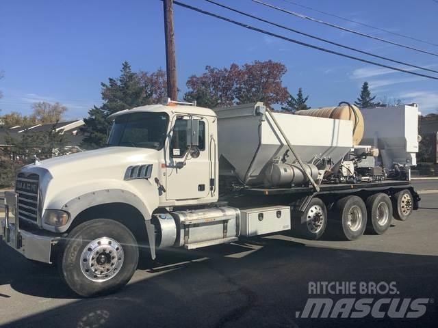 Mack GU713 Betonkeverők/Betonpumpák