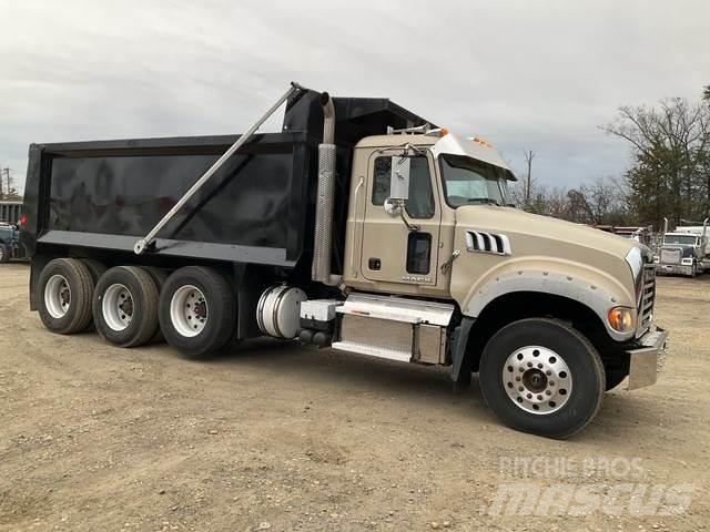 Mack GU713 Billenő teherautók