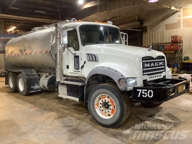 Mack GU713 Vízszállító teherautók