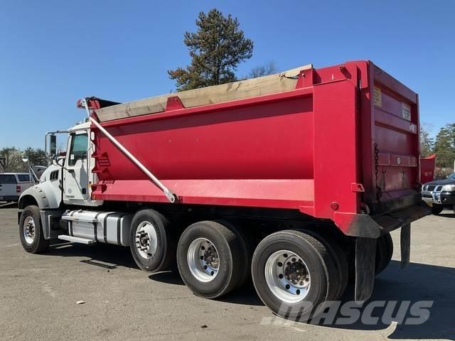 Mack GU713 Billenő teherautók