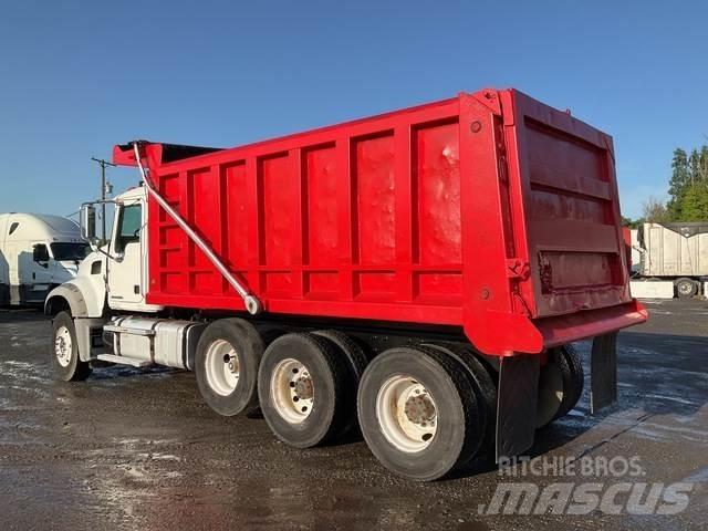 Mack GU713 Billenő teherautók