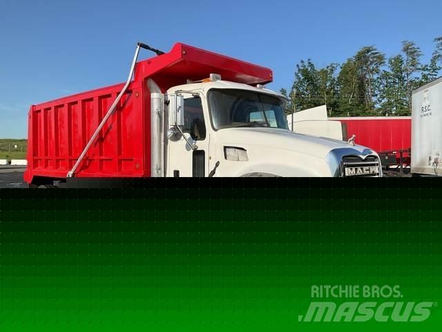 Mack GU713 Billenő teherautók