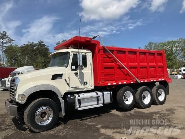 Mack GU713 Billenő teherautók