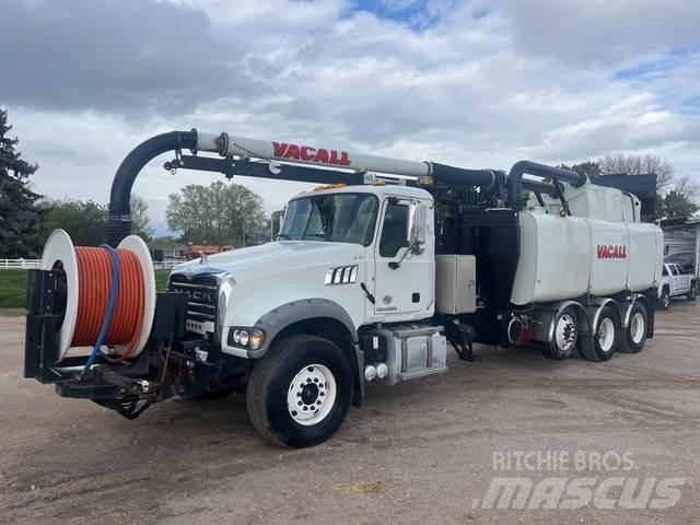 Mack GU713 Lánctalpas kotrók