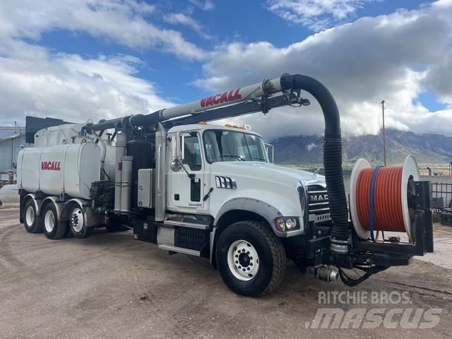 Mack GU713 Lánctalpas kotrók