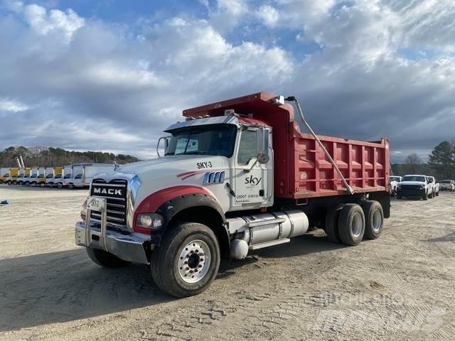 Mack GU713 Billenő teherautók
