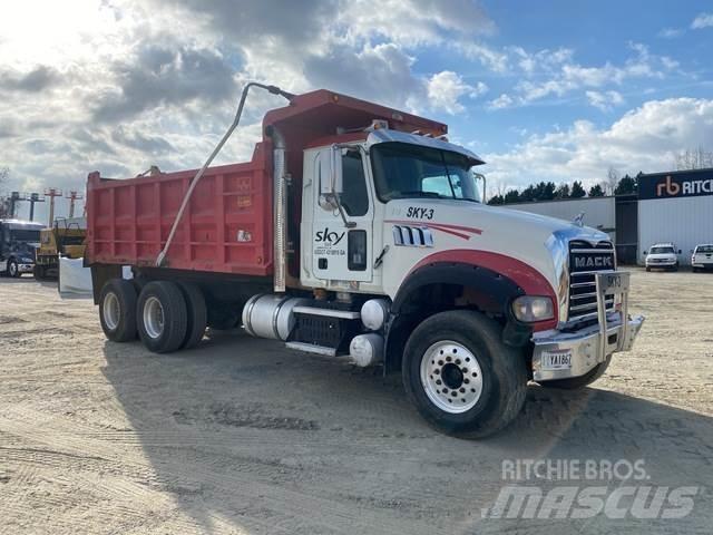 Mack GU713 Billenő teherautók