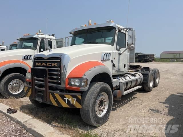 Mack GU713 Nyergesvontatók