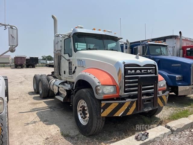 Mack GU713 Nyergesvontatók