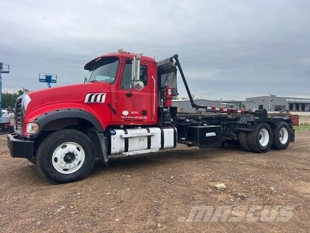 Mack GU713 Hidraulikus konténerszállító