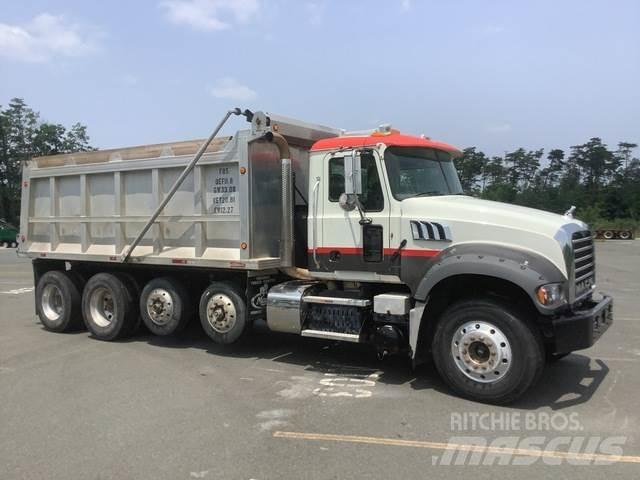 Mack GU713 Billenő teherautók