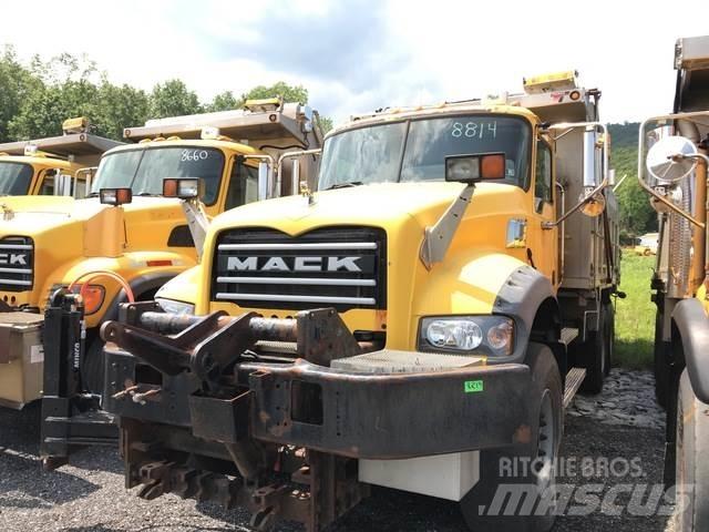 Mack GU713 Hóeltakarítók