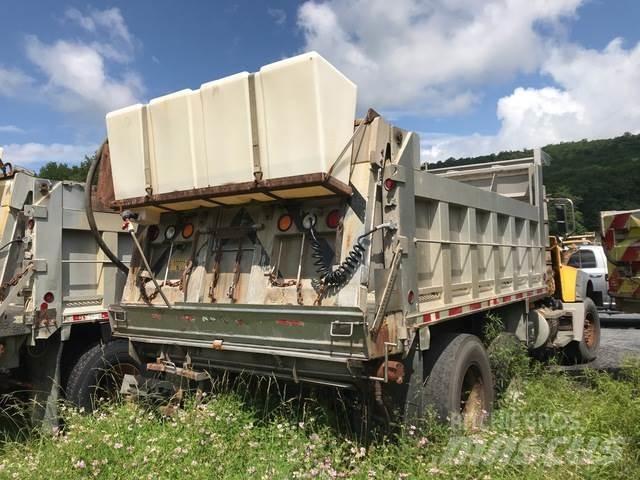 Mack GU713 Hóeltakarítók