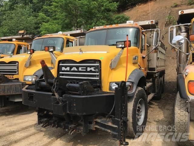 Mack GU713 Hóeltakarítók