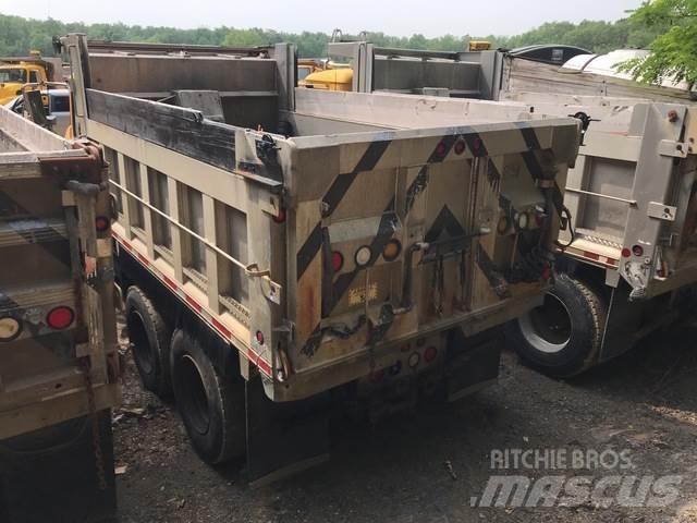 Mack GU713 Hóeltakarítók