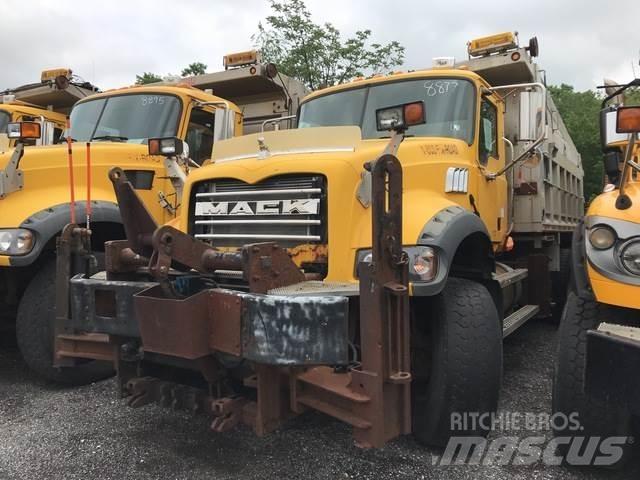 Mack GU713 Hóeltakarítók