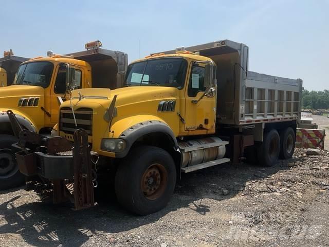 Mack GU713 Hóeltakarítók