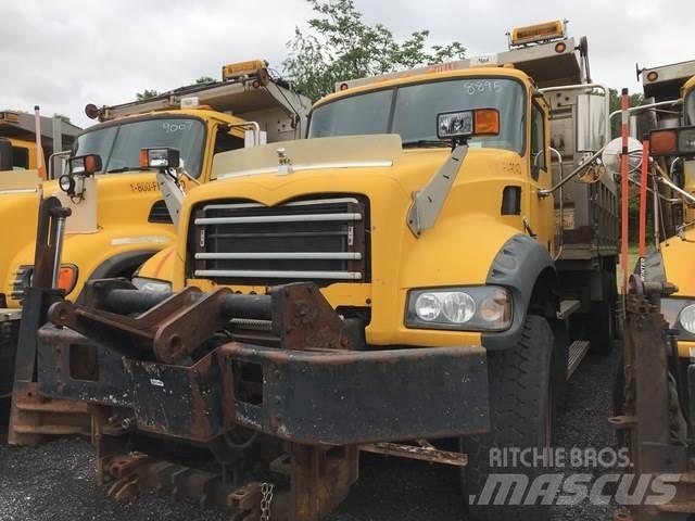 Mack GU713 Billenő teherautók