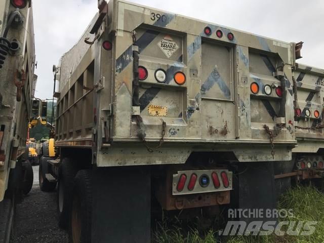 Mack GU713 Billenő teherautók