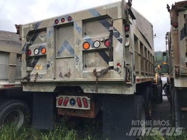 Mack GU713 Billenő teherautók
