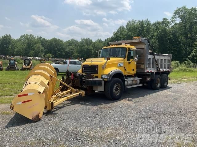 Mack GU713 Hóeltakarítók