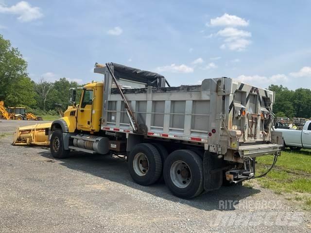 Mack GU713 Hóeltakarítók