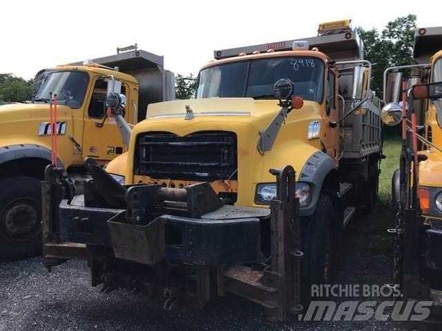 Mack GU713 Billenő teherautók