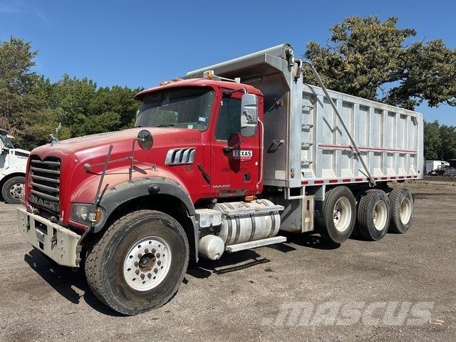 Mack GU713 Billenő teherautók