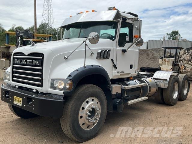Mack GU713 Nyergesvontatók