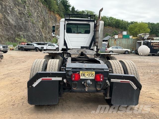 Mack GU713 Nyergesvontatók