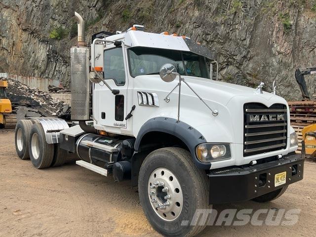 Mack GU713 Nyergesvontatók