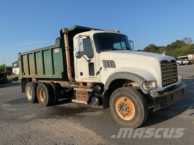 Mack GU713 Billenő teherautók