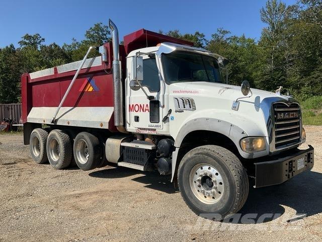 Mack GU713 Billenő teherautók