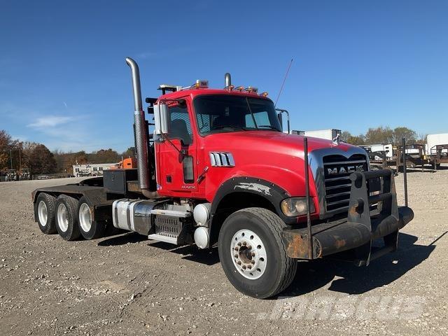 Mack GU713 Nyergesvontatók