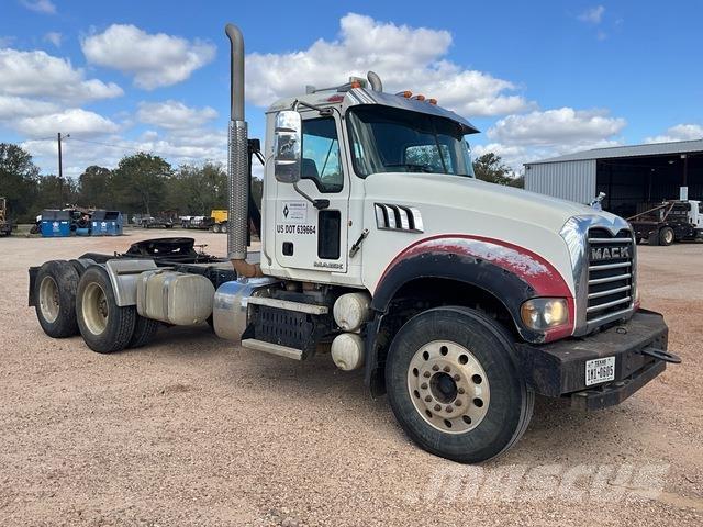 Mack GU713 Nyergesvontatók