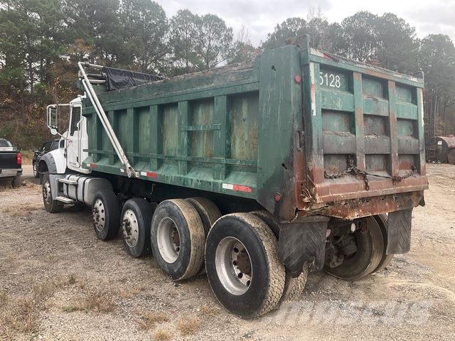 Mack GU713 Billenő teherautók