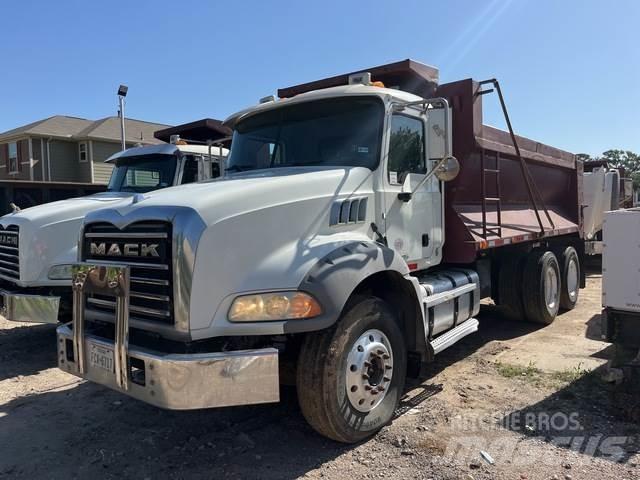 Mack GU813 Billenő teherautók