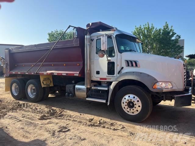 Mack GU813 Billenő teherautók
