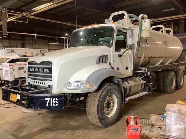 Mack GU813 Tartályos teherautók