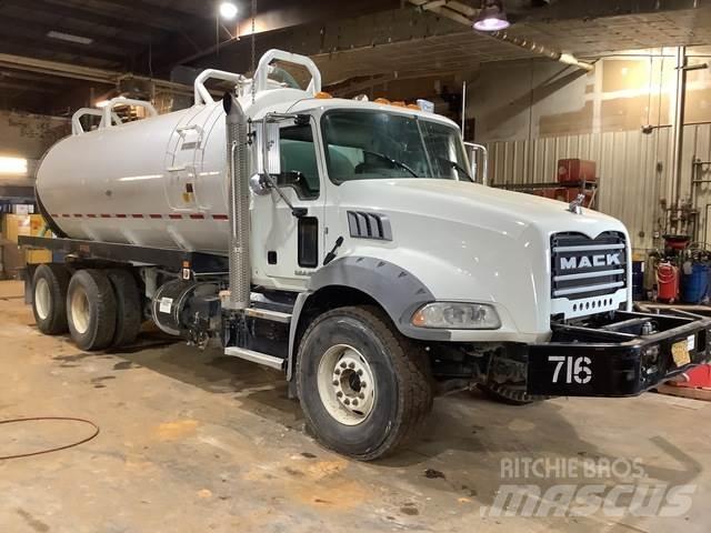 Mack GU813 Tartályos teherautók